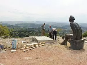 ПАМЯТНИК ЛЕРМОНТОВУ ВЕРНУЛСЯ НА КРАСНОЕ СОЛНЫШКО