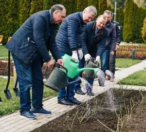 В ДОЛИНЕ РОЗ - «ПИТЕРСКОЕ» ПРИБАВЛЕНИЕ