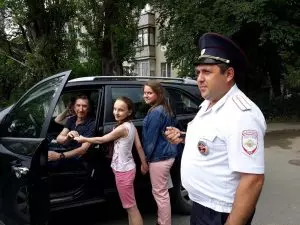 АВТОИНСПЕКТОРЫ ПОЗДРАВИЛИ С ДНЕМ ЛЮБВИ